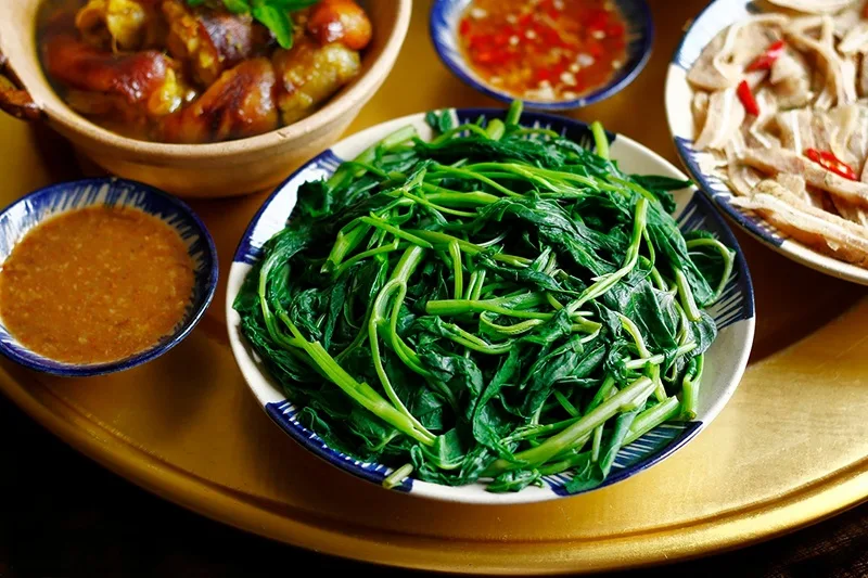 cach luoc rau muong