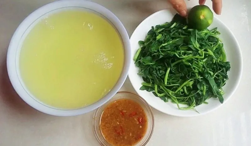 cach luoc rau muong