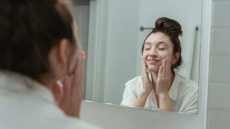 Cách rửa mặt đúng sau khi peel da